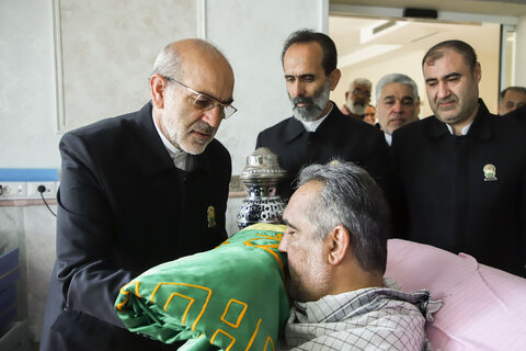 حضور خدام حرم مطهر رضوی در آسایشگاه جانبازان