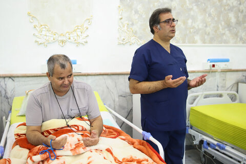 حضور خدام حرم مطهر رضوی در آسایشگاه جانبازان