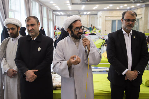 حضور خدام حرم مطهر رضوی در آسایشگاه جانبازان