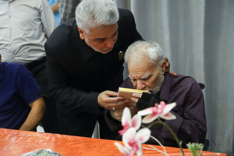 حضور خدام حرم مطهر رضوی در آسایشگاه جانبازان