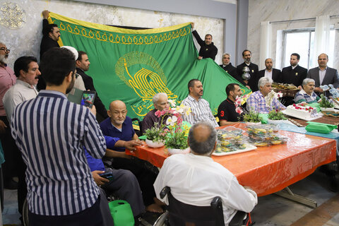 حضور خدام حرم مطهر رضوی در آسایشگاه جانبازان