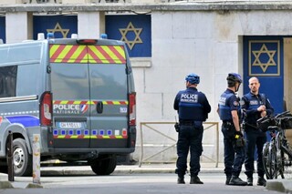حمله به کنیسه یهودیان فرانسه کمی پس از تیراندازی به سفارت رژیم صهیونیستی در سوئد/ ادامه جنگ، قافیه را بر اشغالگران تنگ می‌کند