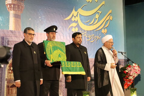 اشکِ سبز بر گونۀ کویر