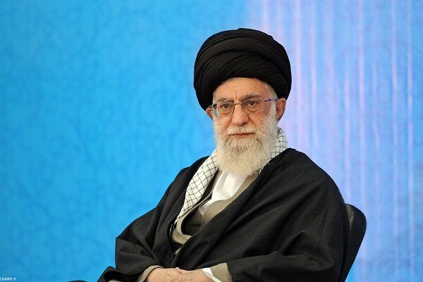 رهبر معظم انقلاب: همه برای سلامتی رئیس‌جمهور محترم و همراهانش دعا کنند/ ملت ایران نگران و دلواپس نباشند