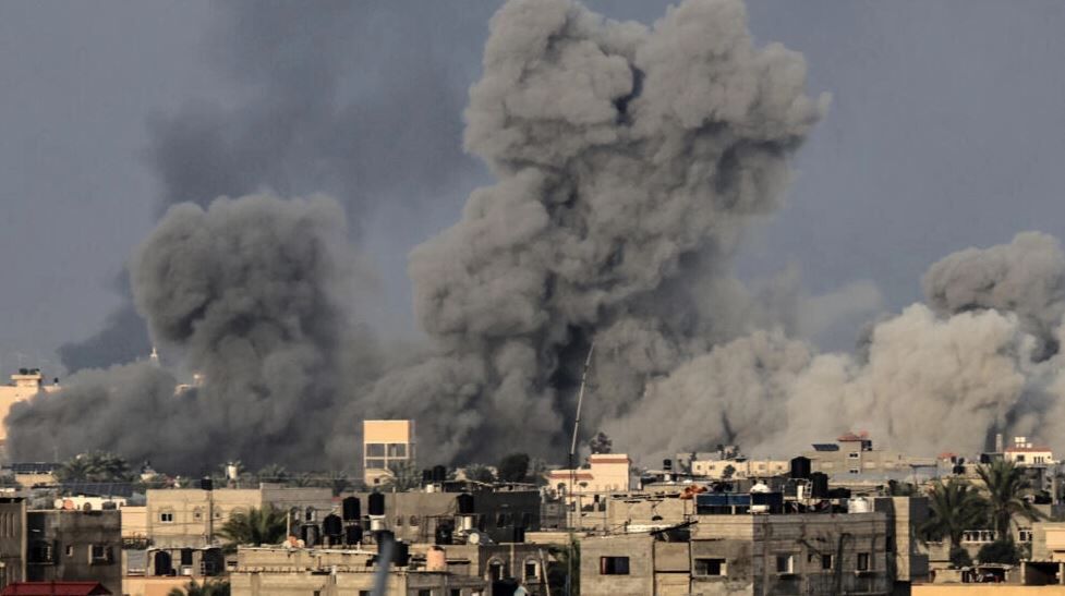 رژیم صهیونیستی از هوا، زمین و دریا نوار غزه را زیر آتش گرفت