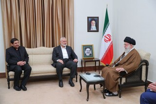 اسماعیل هنیه، رئیس دفتر سیاسی حماس با رهبر معظم انقلاب دیدار کرد