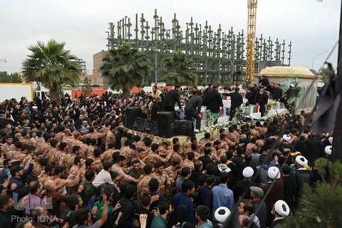 طلاب غیر ایرانی هم به تشییع آمدند