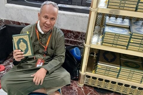 خلوت عاشقانه زائران با قرآن در سعی صفا و مروه + عکس