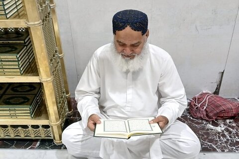 وجود ۱۵۵ هزار نسخه قرآن کریم با ترجمه به ۵۲ زبان دنیا در مسجد النبی(ص)