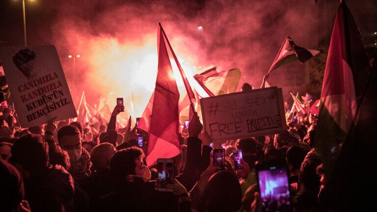 تظاهرات در برابر کنسولگری رژیم‌صهیونیستی در استانبول در اعتراض به کشتار رفح