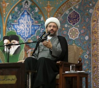 حواسمان باشد به غرب زده‌ها رأی ندهیم