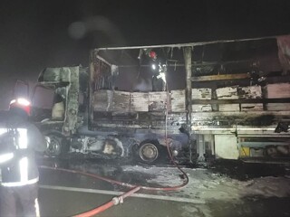 آتش سوزی تریلی در کمربند سبز مشهد مهار شد