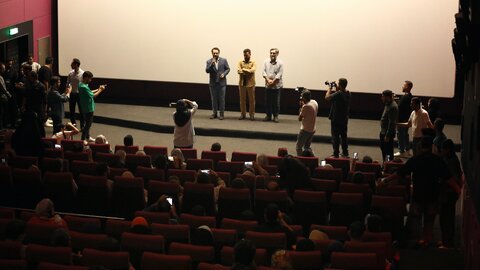 مصطفی زمانی در افتتاحیه «عطرآلود»: در فیلم ما با جنس دیگری از دوست داشتن مواجه میشوید