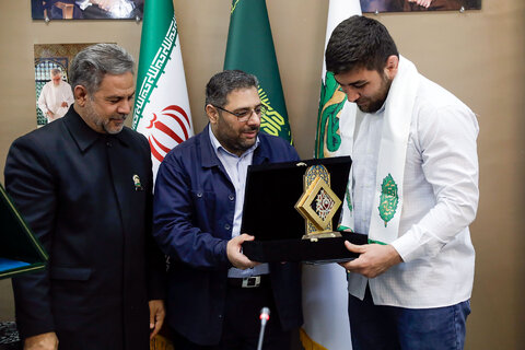 جای مدالم اینجاست