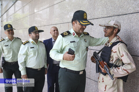 گزارش تصویری Iحضور سردار نگهبان در شعبه اخذ رأی روزنامه قدس