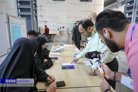 گزارش تصویری I حضور مسئولین و فعالان فرهنگی در شعبه اخذ رأی روزنامه قدس