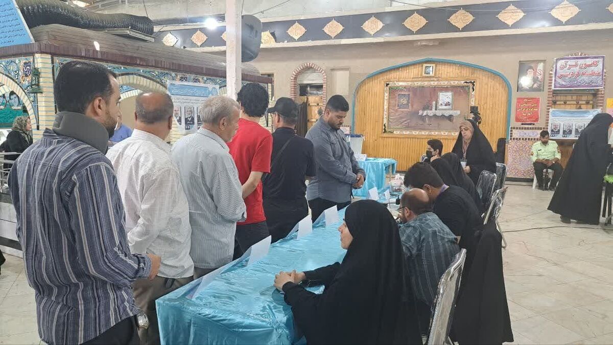 فرماندار مشهد: شعبه‌های رأی‌گیری در حرم مطهر رضوی پر ازدحام است
