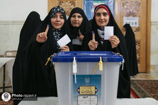 رأی‌دادن در حرم مطهر رضوی خاطره‌ای به‌یادماندنی / زائران و مسافرانی که در مشهد حضور دارند از انتخابات می‌گویند