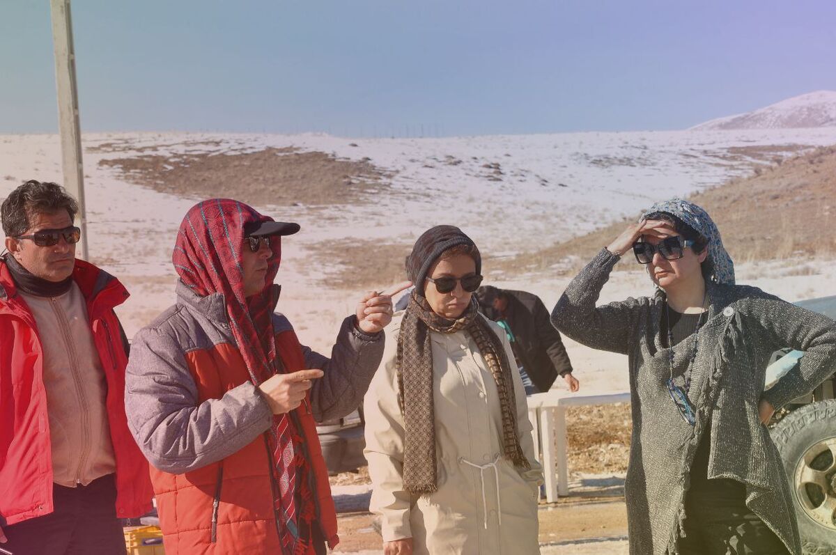 چیدمان مفهومی میرمولا ثریا به نمایش درآمد/ نمادپردازی با میخ و سنجاق و ماهی