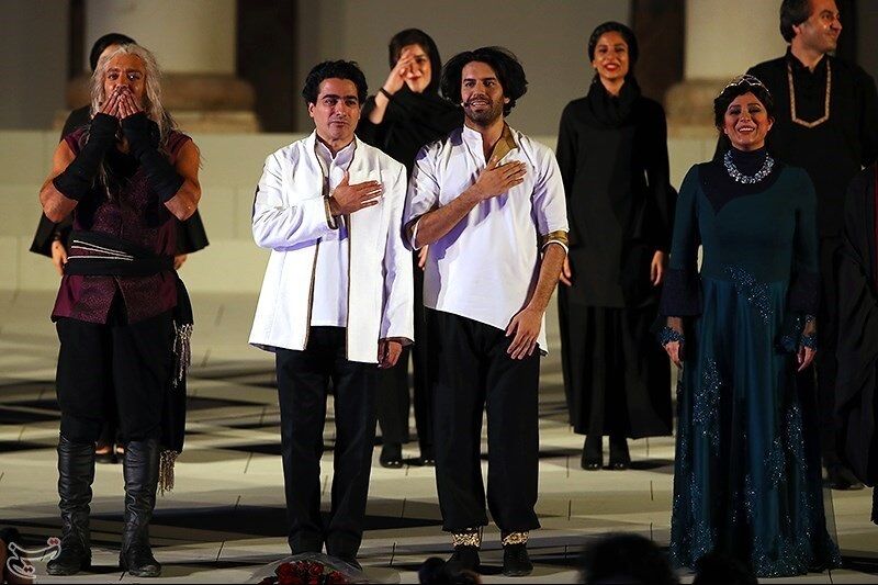 جزئیاتی از تئاتر موزیکال «رستم و سهراب»/ ستاره های سینما و موسیقی روی صحنه نمایش
