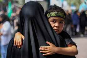 یک کارشناس دینی بیان کرد: مادحین، فرهنگ عاشورا را در قالب شعر برای مردم تبیین کنند