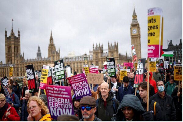 شرایط کاری و دستمزد کم؛ علت اعتراضات سراسری معلمان انگلیس در تابستان امسال