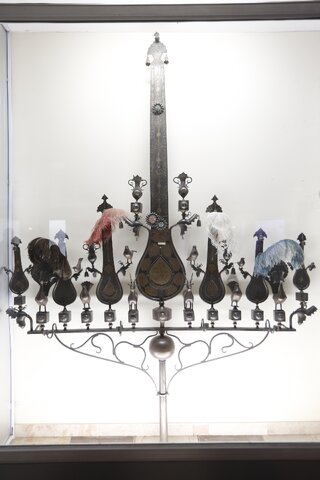 ۲ نشان از عزای حسین(ع)