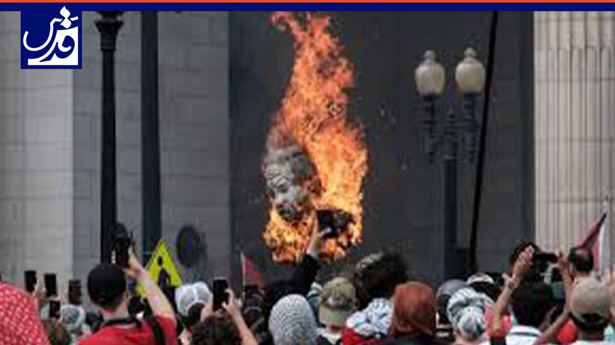 فیلم| سوزاندن مجسمه نتانیاهو در نزدیکی کنگره آمریکا