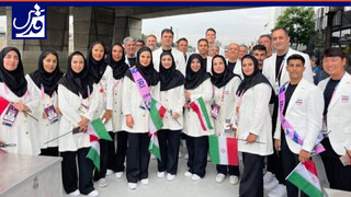 فیلم| انتقاد مجری به طراحیِ لباس کاروان ایران در افتتاحیهٔ المپیک