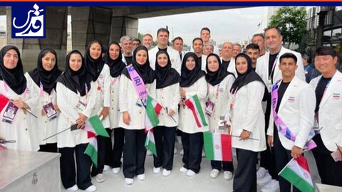 انتقاد از لباس کاروان ایران در افتتاحیهٔ المپیک