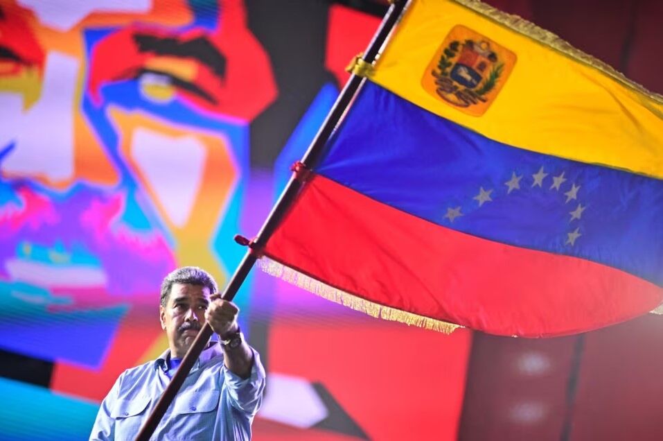 «نیکلاس مادورو» برای سومین دوره رئیس‌جمهور ونزوئلا شد / مادورو: از مردم به‌خاطر جسارتشان سپاسگزارم