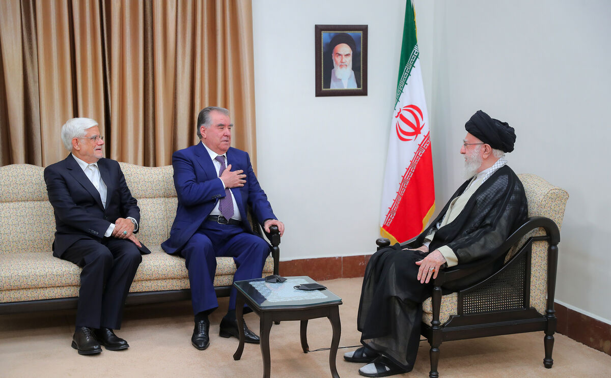رهبر انقلاب در دیدار رئیس‌جمهور تاجیکستان تأکید کردند؛ لزوم همکاری‌های بیشتر برای حفظ و گسترش زبان فارسی