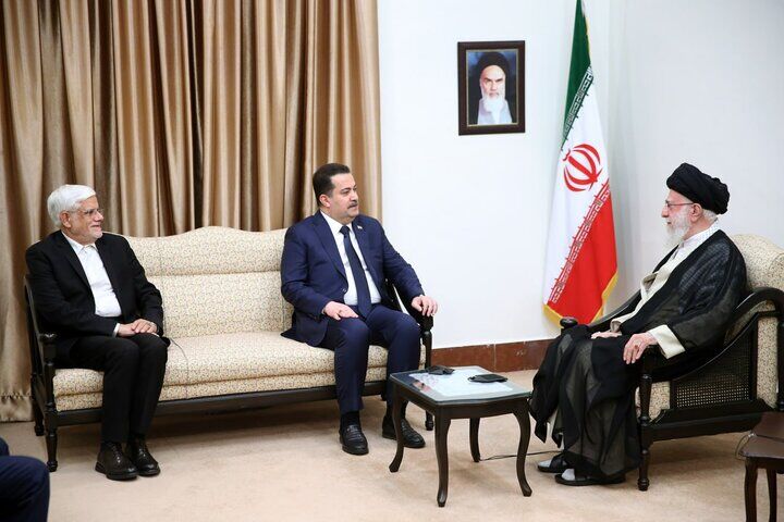 رهبر انقلاب در دیدار نخست‌وزیر عراق: مهم‌ترین اولویت، عملیاتی شدن توافقات دو کشور است