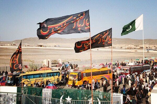ورود اتوبوس های پاکستانی به ایران برای خدمت به زائران اربعین