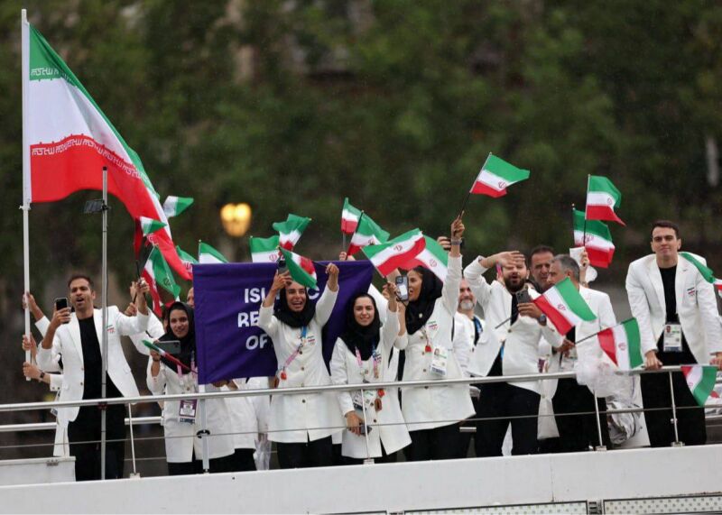  واکنش‌ کاربران شبکه اجتماعی ایکس (توییتر) به لباس تیم کاروان ایران در المپیک ۲۰۲۴