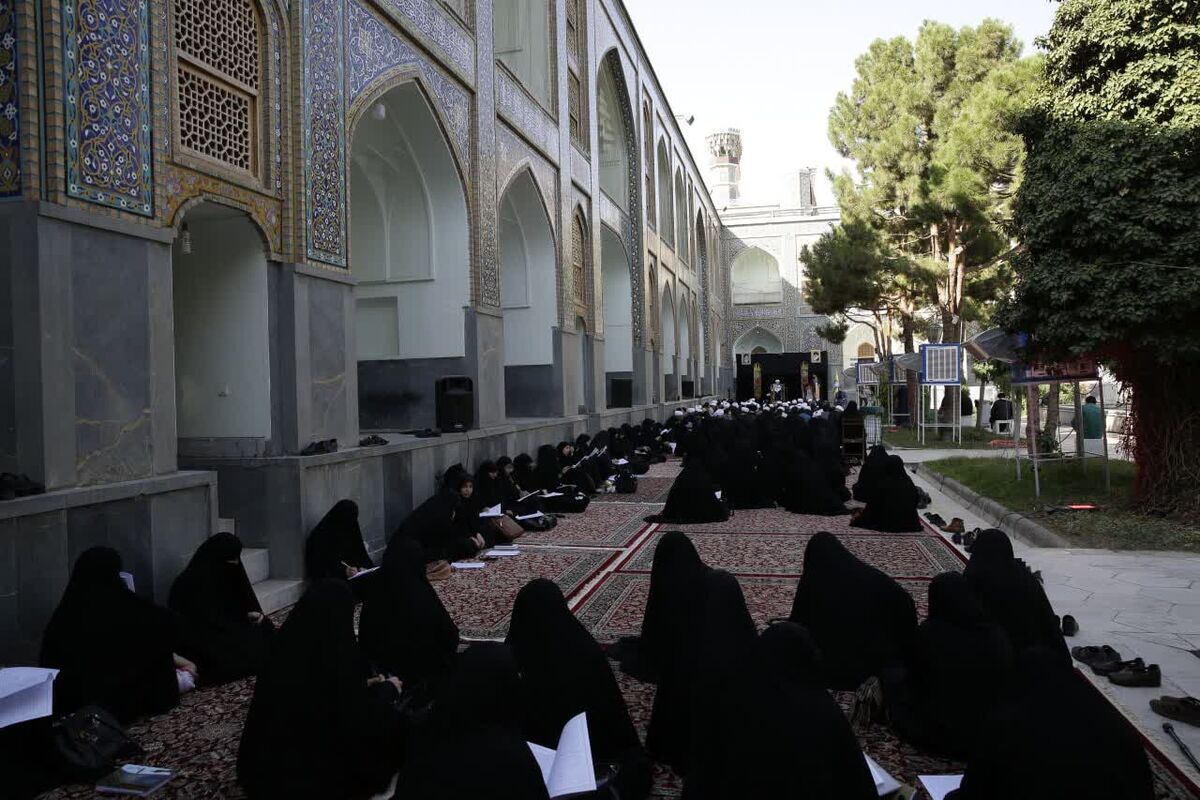 حضور ۳۰۰ دانش‌پژوه خواهر در دومین مدرسه تابستانه دارالعلم