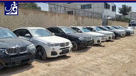 کشف ۱۴ خودروی BMW قاچاق در یک ساختمان مسکونی