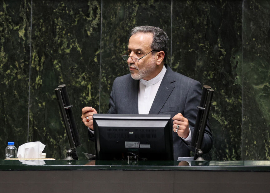 درخواست ۸۱ نماینده از قالیباف برای بررسی توافق آژانس در جلسه با عراقچی