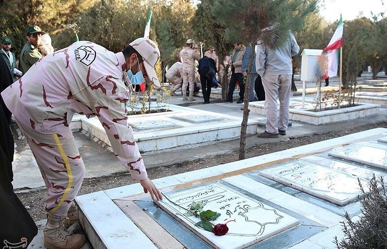 مسئولان خراسان رضوی با شهدا تجدید بیعت کردند