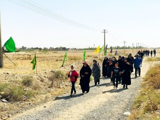 ۱۵ موکب در محور قوچان چناران به زائران پیاده خدمت‌رسانی می‌کنند