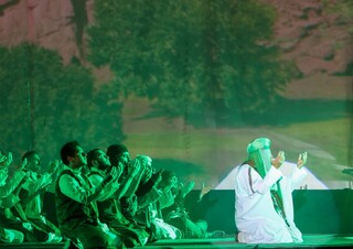 عرض ارادت اهالی هنر به ساحت مقدس امام رضا (ع) در تئاتر «آسمان هشتم» 