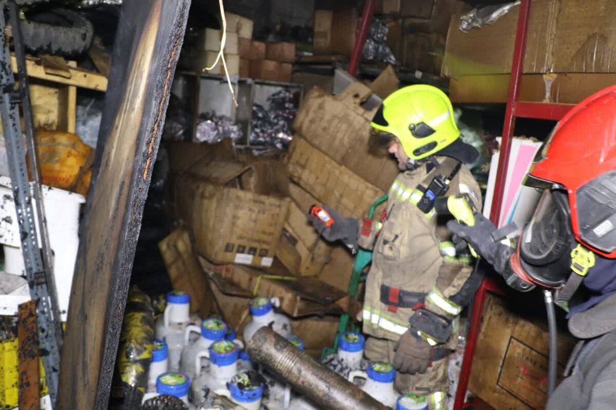 آتش سوزی انبار لوازم یدکی موتور در مشهد