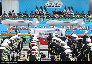 مانور شاهد ۱۳۶ تا رخ نمایی جدیدترین نسل موشک های ایرانی / آیین رژه نیروهای مسلح به صحنه ای از نمایش قدرت کشورمان بدل شد