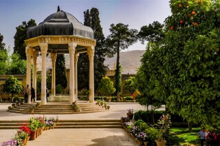 شعر حافظ همه بیت‌الغزل معرفت است / دریچه‌هایی برای نگاه دوباره به غزل‌های خواجه‌شیراز 