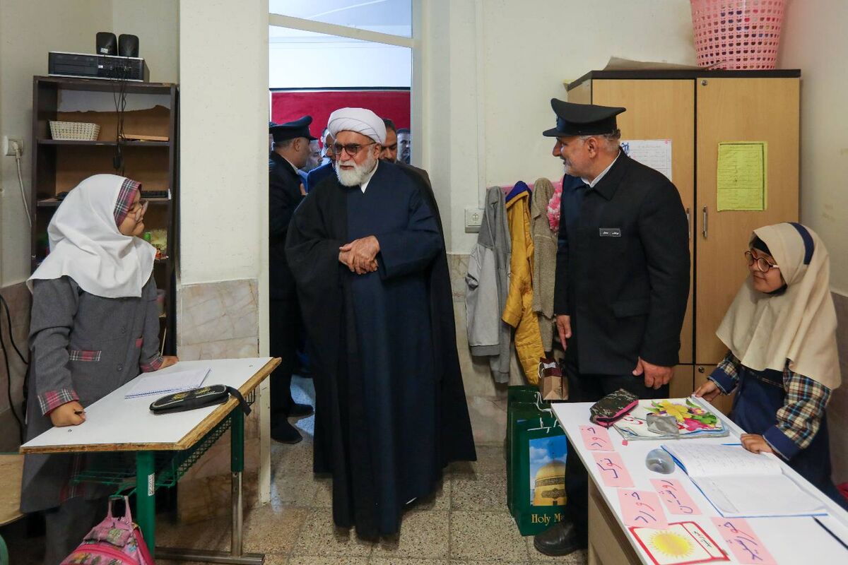 حضور تولیت آستان قدس رضوی در جمع دانش آموزان نابینای مشهدی