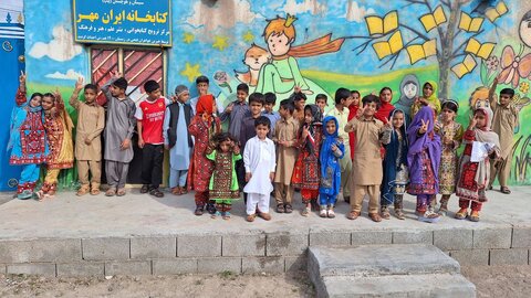 درباره زهرا دانش و خدمتش به بچههای روستای پیپ لاشار سیستان و بلوچستان/ راه درست بچهها از مسیر همین کتابخانهها میگذرد