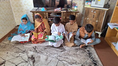 درباره زهرا دانش و خدمتش به بچههای روستای پیپ لاشار سیستان و بلوچستان/ راه درست بچهها از مسیر همین کتابخانهها میگذرد