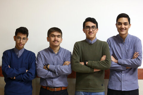 ساعتی با دانشآموزان «همقسم»