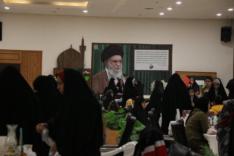 اینجا بازار همدلی گرم است