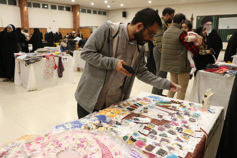 اینجا بازار همدلی گرم است